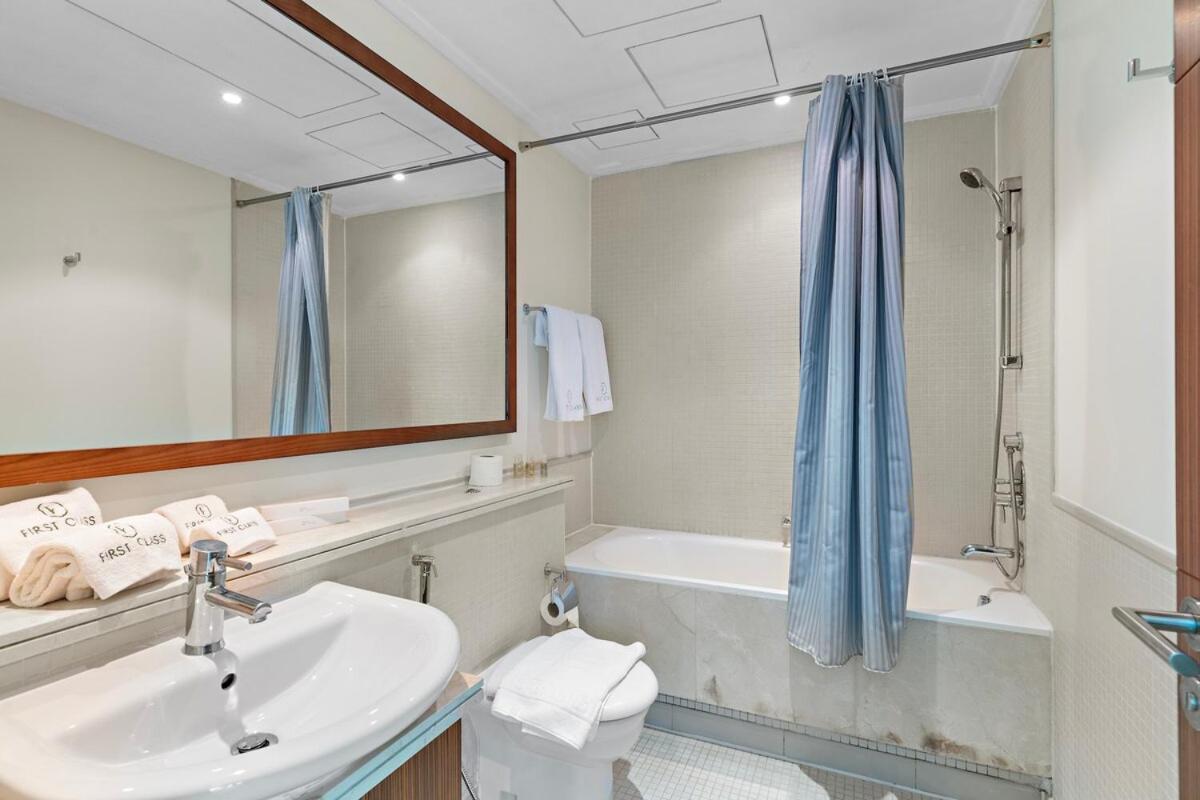 First Class 1br Spectacular Wheel Of Apartment Dubai