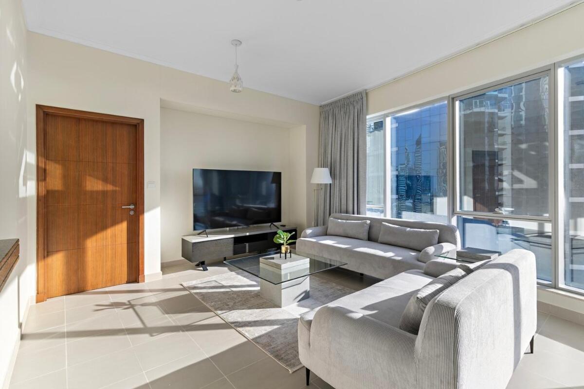 First Class 1br Spectacular Wheel Of Apartment Dubai