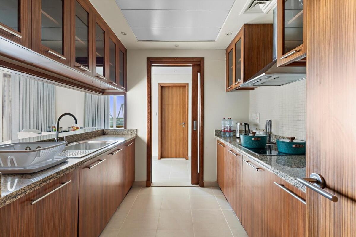 First Class 1br Spectacular Wheel Of Apartment