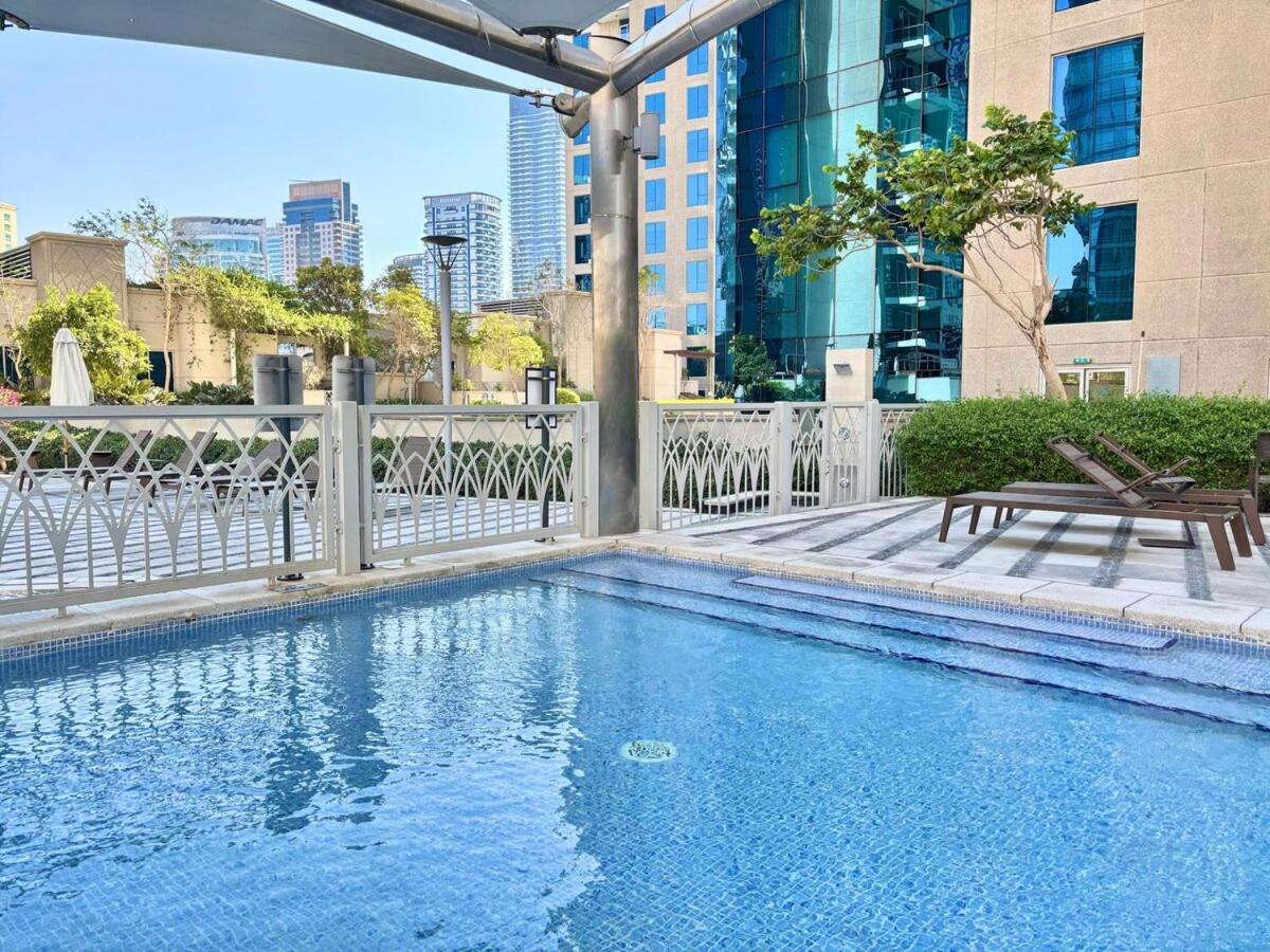 First Class 1br Spectacular Wheel Of Apartment Dubai